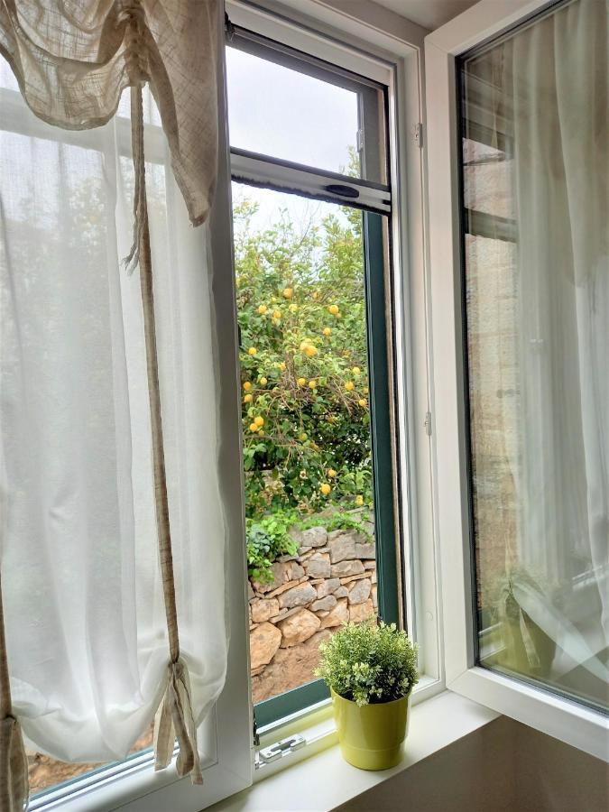 Apartment Megi In Supetar Historical Core Екстер'єр фото