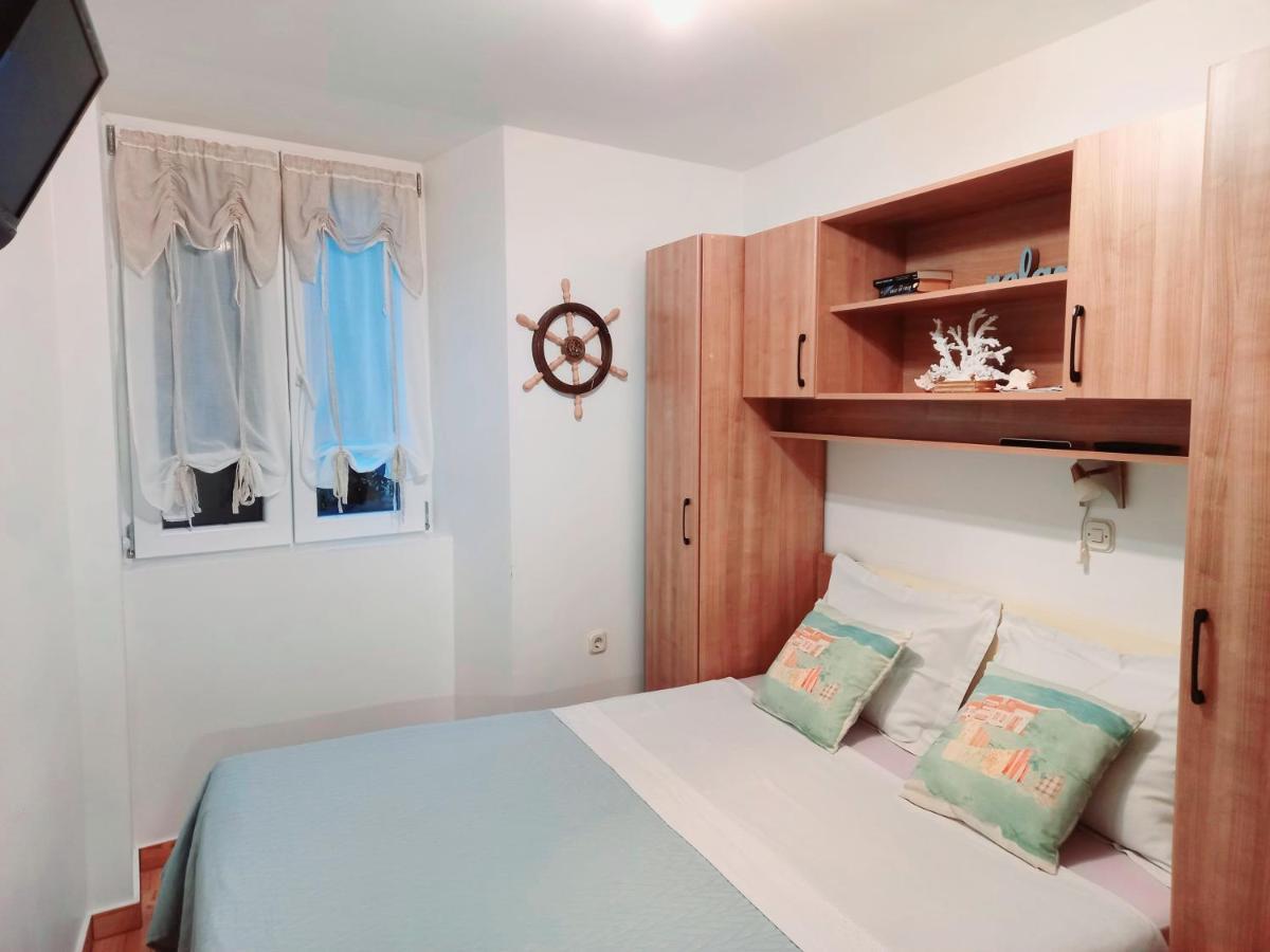 Apartment Megi In Supetar Historical Core Екстер'єр фото
